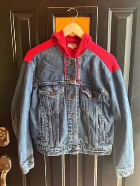Levi’s- Hooded Jean-Sweatshirt jacket. Small.